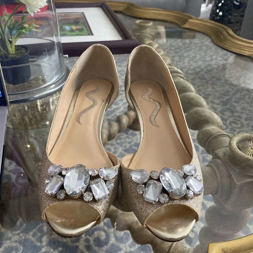 Nina Raven Platino Sora Gold Peep toe Sparkly Studded Wedge Sandals. T206136